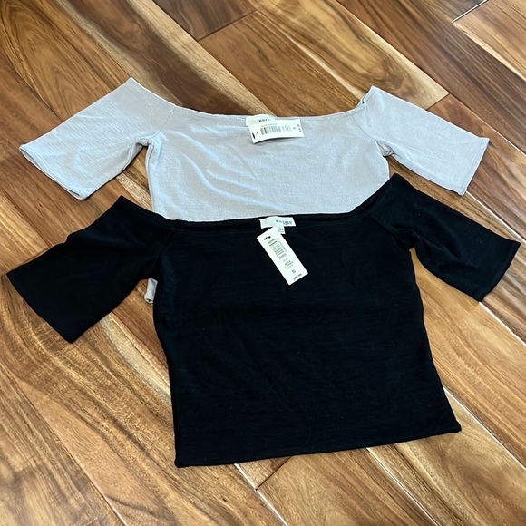 WILFRED FREE small. NWT. Off the shoulder crop top. Available in grey. - Picture 1 of 4